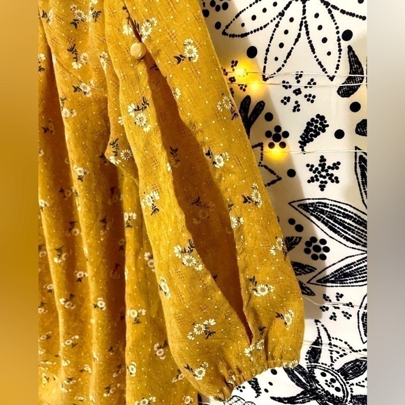 NWOT gold off the shoulder plus size blouse with cut outs and button detail - Picture 4 of 10